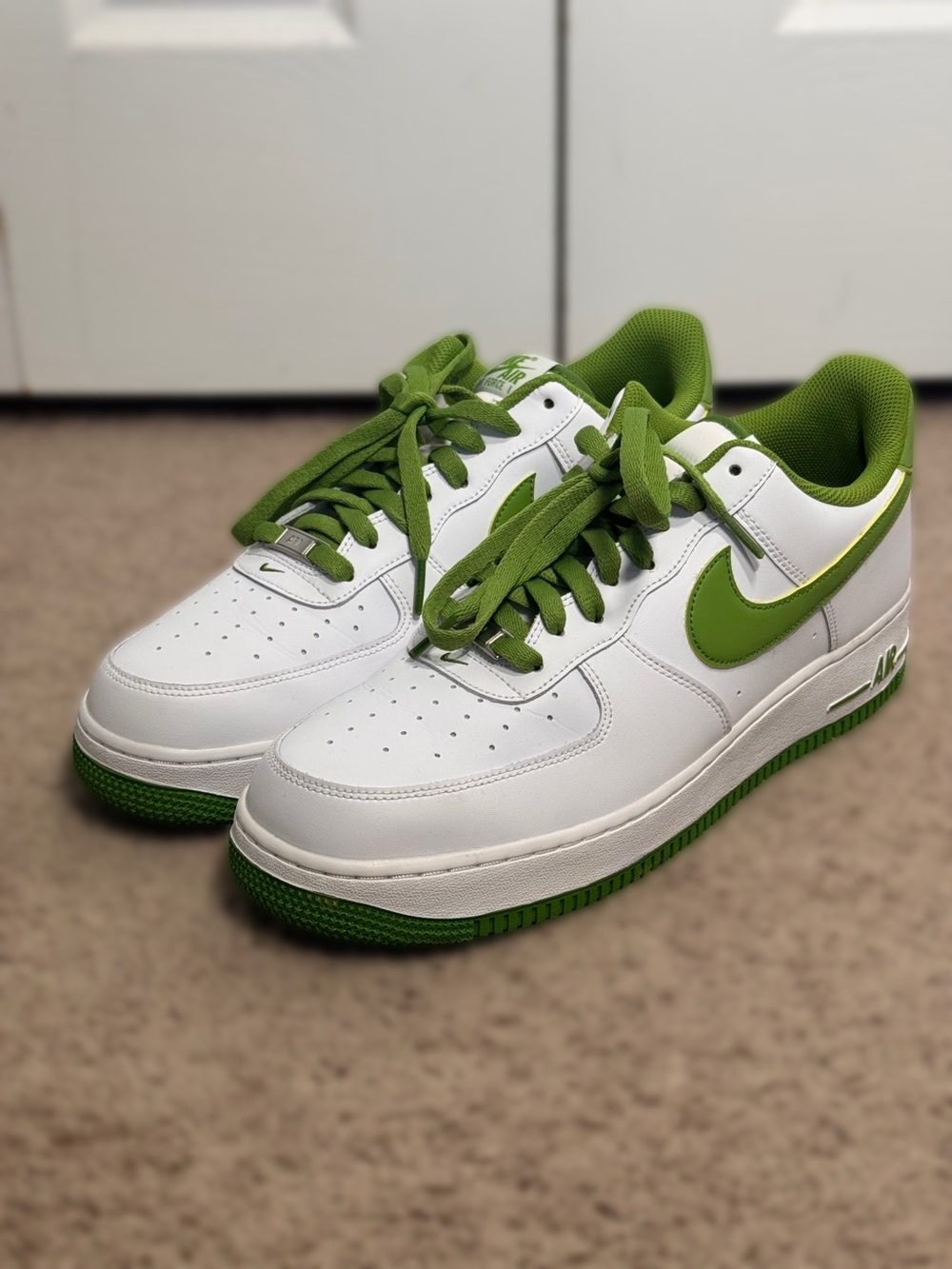 Nike Air Force 1 Low '07
White Chlorophyll Men’s Sz 12 Bright Green